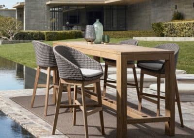 Chaises, tables modernes en bois